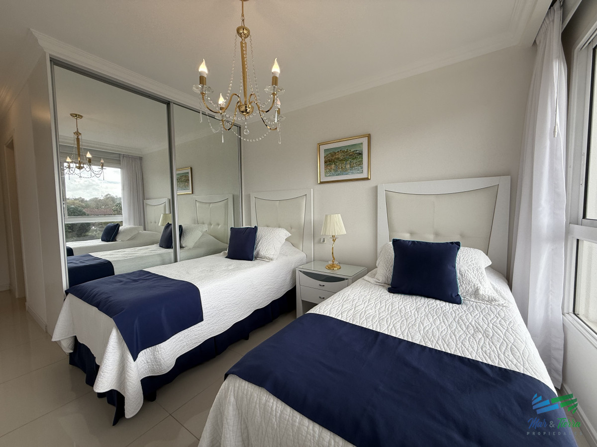 Apartamento ID.3234 - En venta, espectacular planta en primera línea sobre el mar!!!