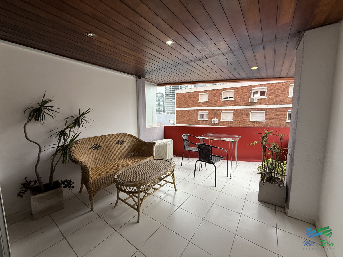 Apartamento ID.5396 - En venta apartamento 2 dormitorios con cochera, edificio con servicios en brava, Punta del Este