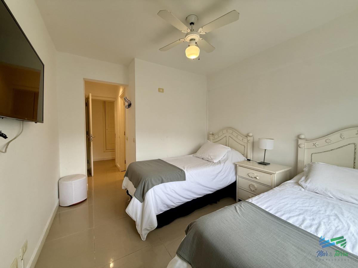 Apartamento ID.5785 - En venta apartamento 3 dormitorios en Manantiales, frente al Mar, Punta del Este.