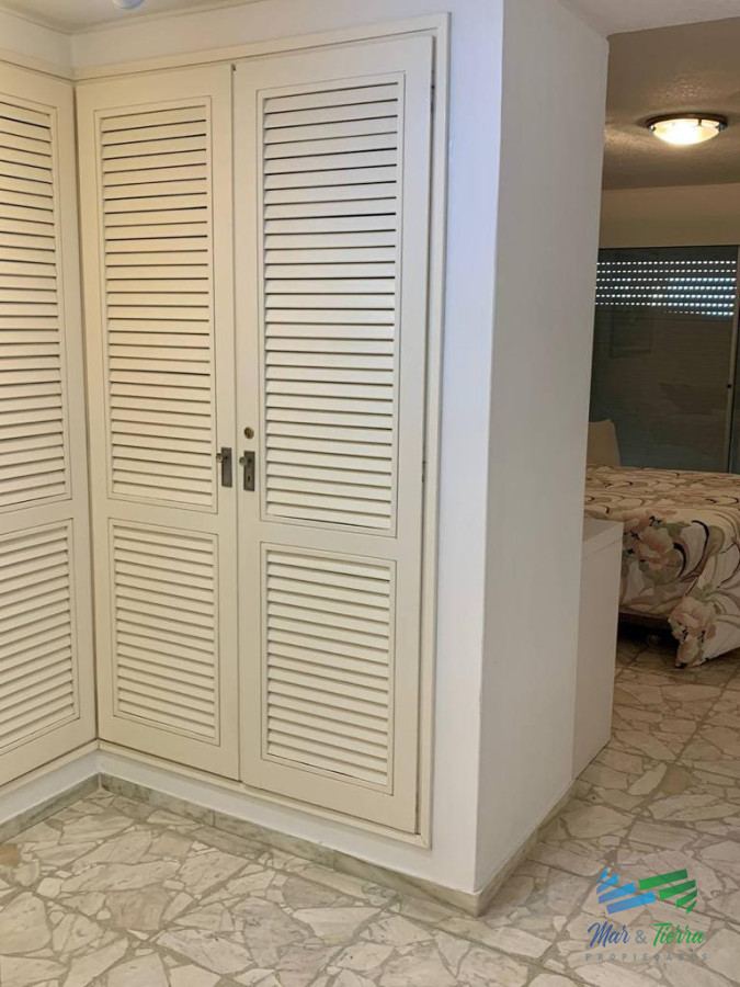 Apartamento ID.5130 - En venta apartamento 2 dormitorios, 2 baños, con servicios frente al mar, playa Mansa, Punta del Este