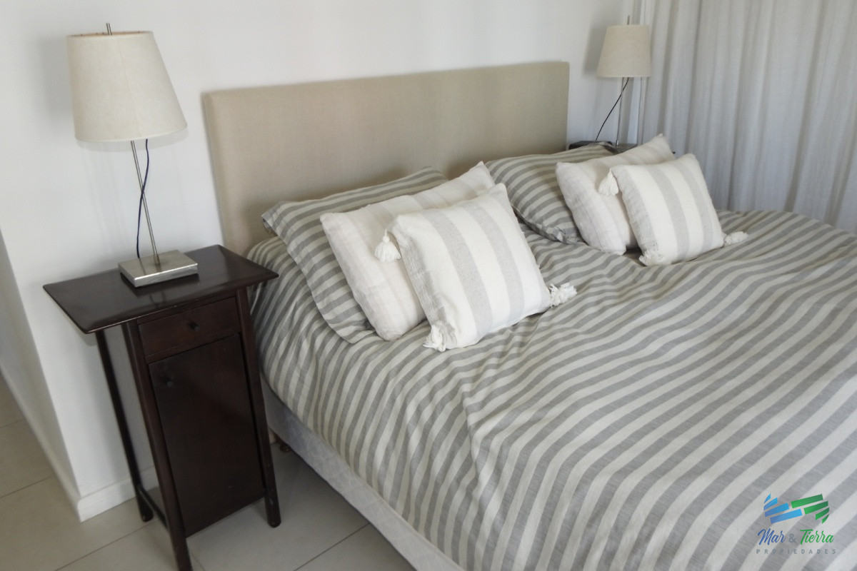 Apartamento ID.5784 - En venta apartamento 3 dormtirorios con parrillero propio, buenos servicios, playa Brava, Punta del Este