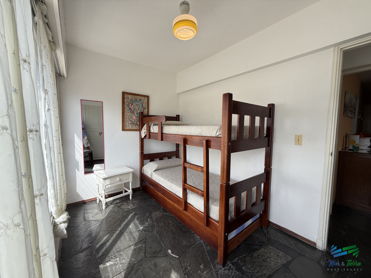 Apartamento ID.5131 - En venta apartamento 2 dormitorios con vista al mar en Peninsula, Punta del Este