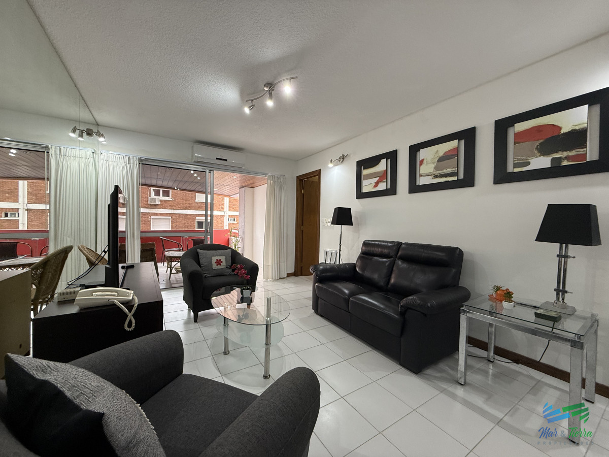 Apartamento ID.5396 - En venta apartamento 2 dormitorios con cochera, edificio con servicios en brava, Punta del Este