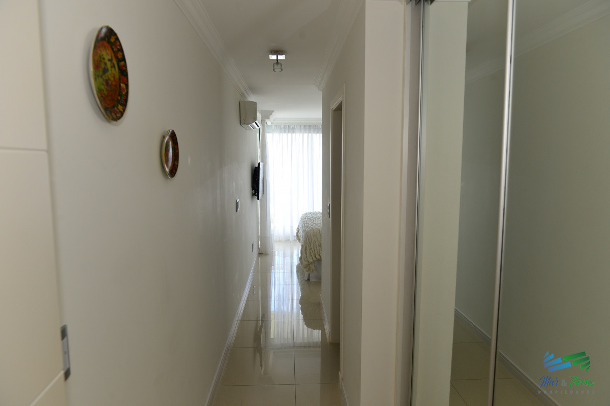 Apartamento ID.3234 - En venta, espectacular planta en primera línea sobre el mar!!!