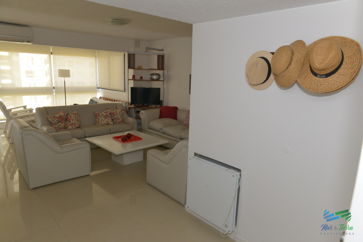 Apartamento ID.3187 -   Departamento en Punta del Este, Torre con servicios
