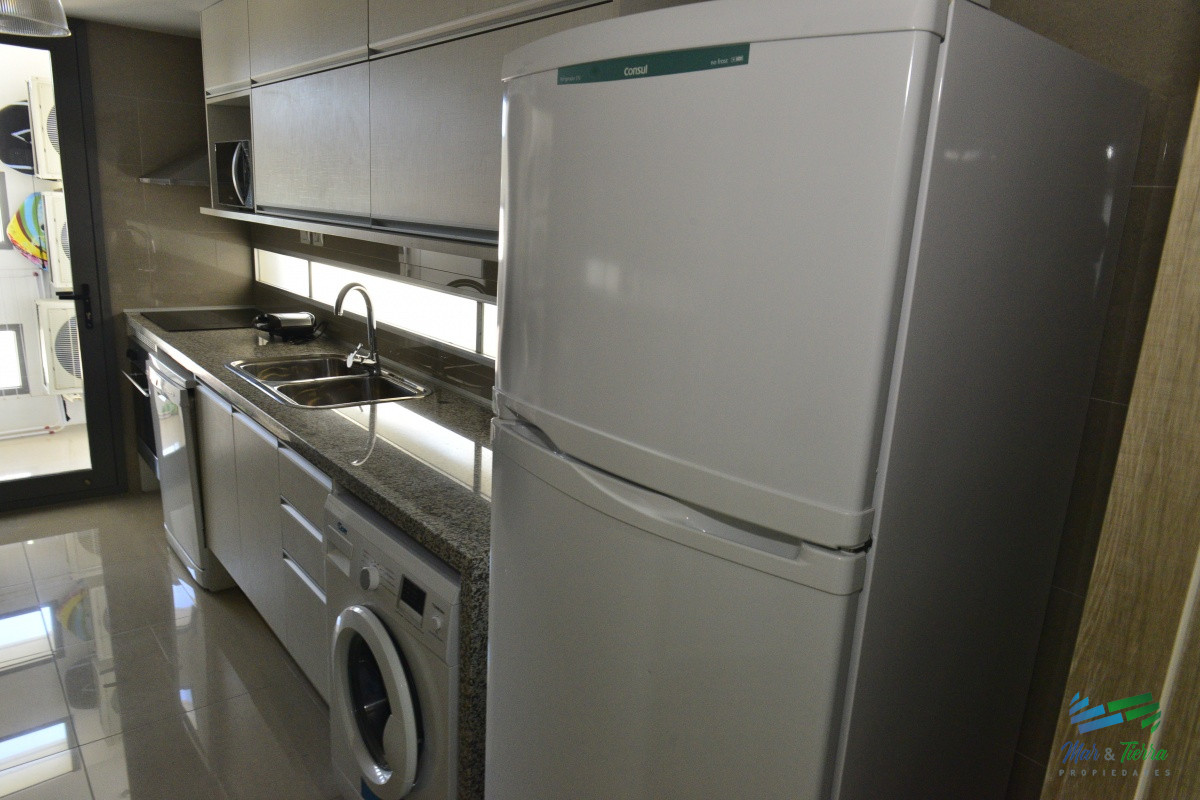 Apartamento ID.5748 - EN VENTA APARTAMENTO 2 DORMITORIOS CON EXCELENTES SERVICIOS Y VISTA AL MAR, PLAYA BRAVA, PUNTA DEL ESTE