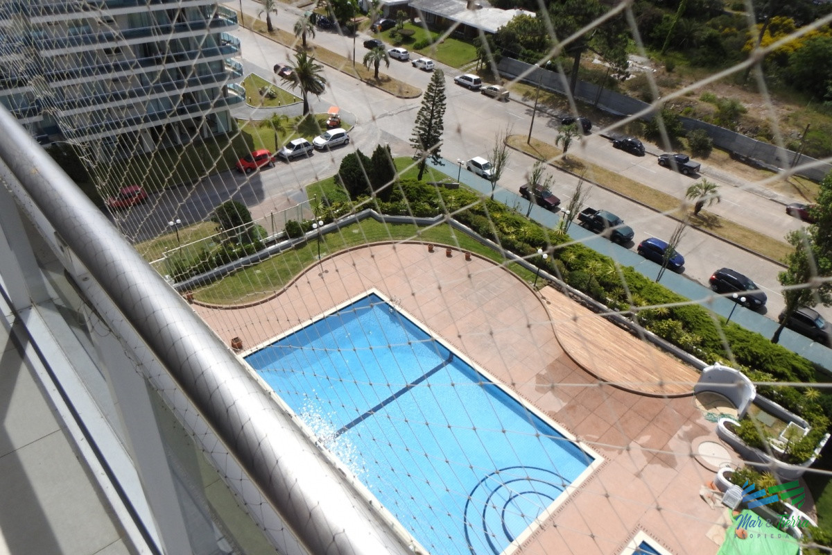 Apartamento ID.5784 - En venta apartamento 3 dormtirorios con parrillero propio, buenos servicios, playa Brava, Punta del Este