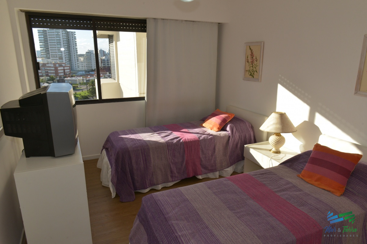 Apartamento ID.3187 -   Departamento en Punta del Este, Torre con servicios
