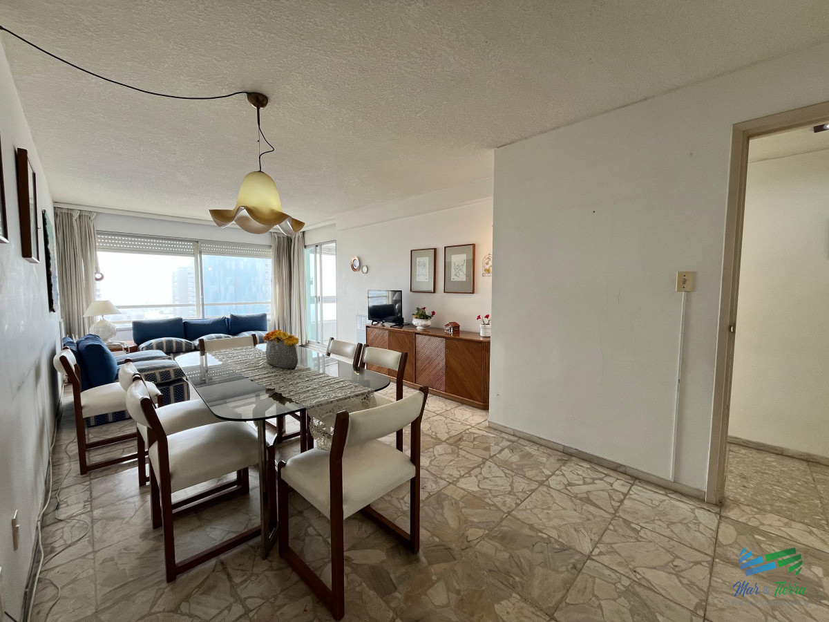 Apartamento ID.4900 - En venta apartamento 3 dormitorios en Peninsula, Punta del Este