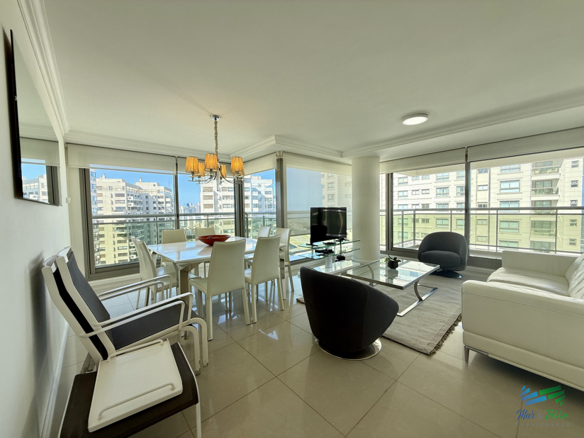 Apartamento ID.5716 - En venta apartamento 2 dormitorios en Imperiale, Playa Brava, Punta del Este