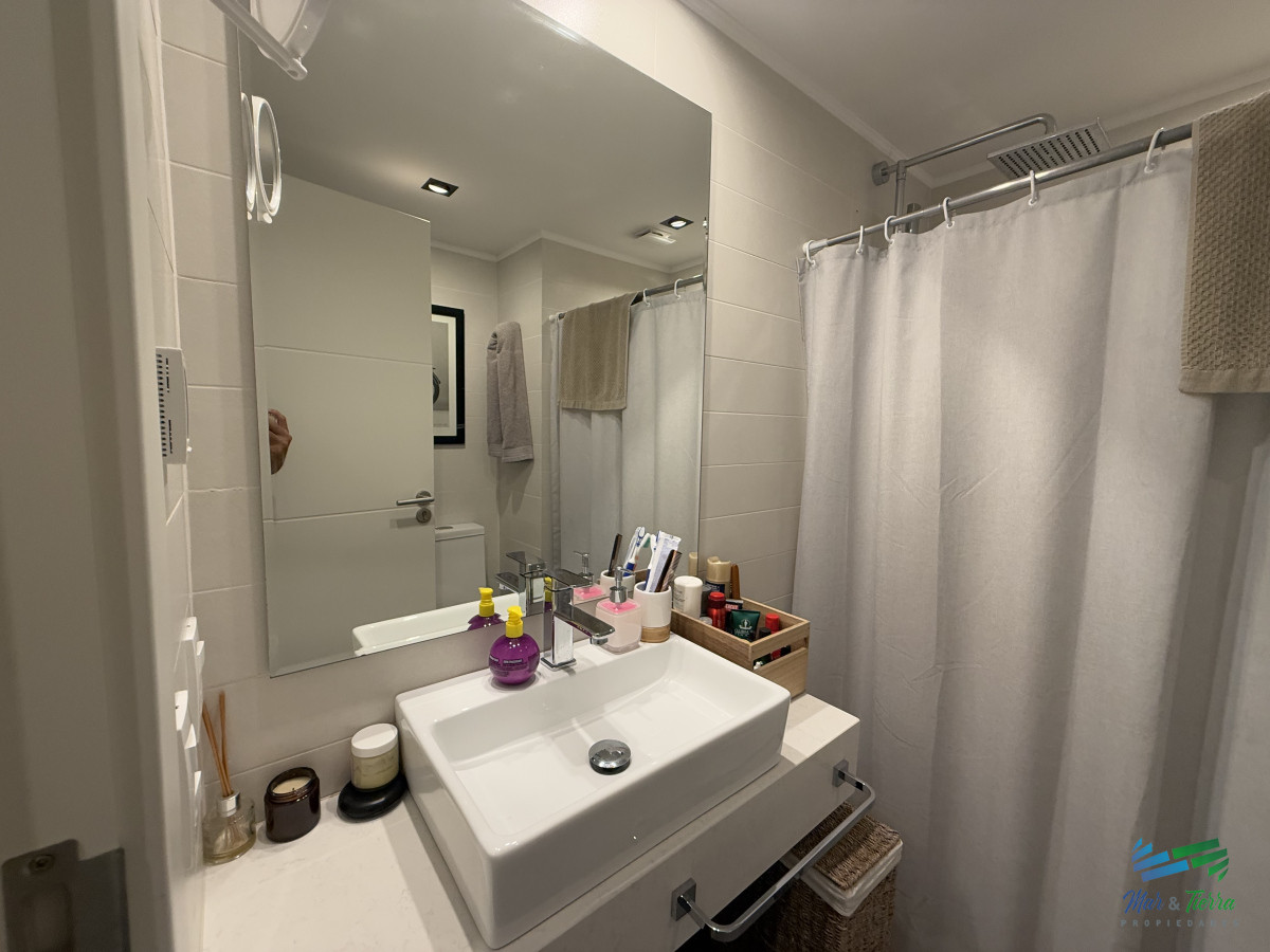 Apartamento ID.5180 - En venta apartamento 3 dormitorios en suite, primera linea, vista al mar, con servicios, Peninsula, Punta del este