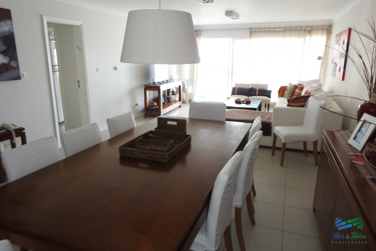 Apartamento ID.5784 - En venta apartamento 3 dormtirorios con parrillero propio, buenos servicios, playa Brava, Punta del Este