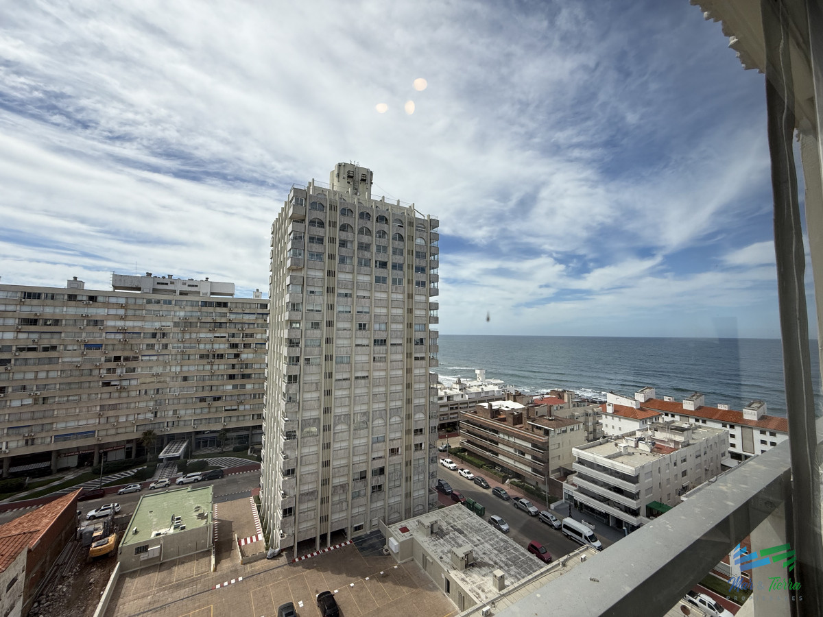 Apartamento ID.5131 - En venta apartamento 2 dormitorios con vista al mar en Peninsula, Punta del Este