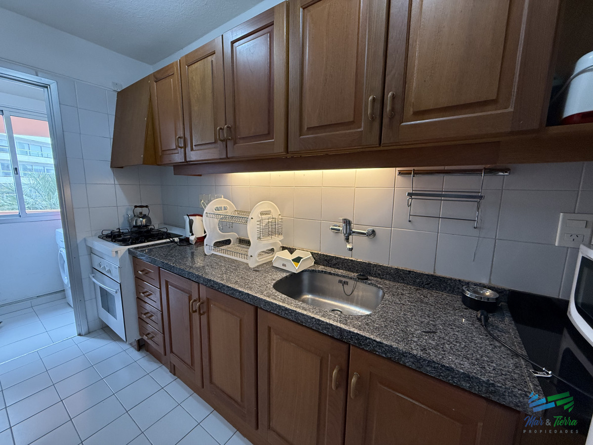 Apartamento ID.5396 - En venta apartamento 2 dormitorios con cochera, edificio con servicios en brava, Punta del Este