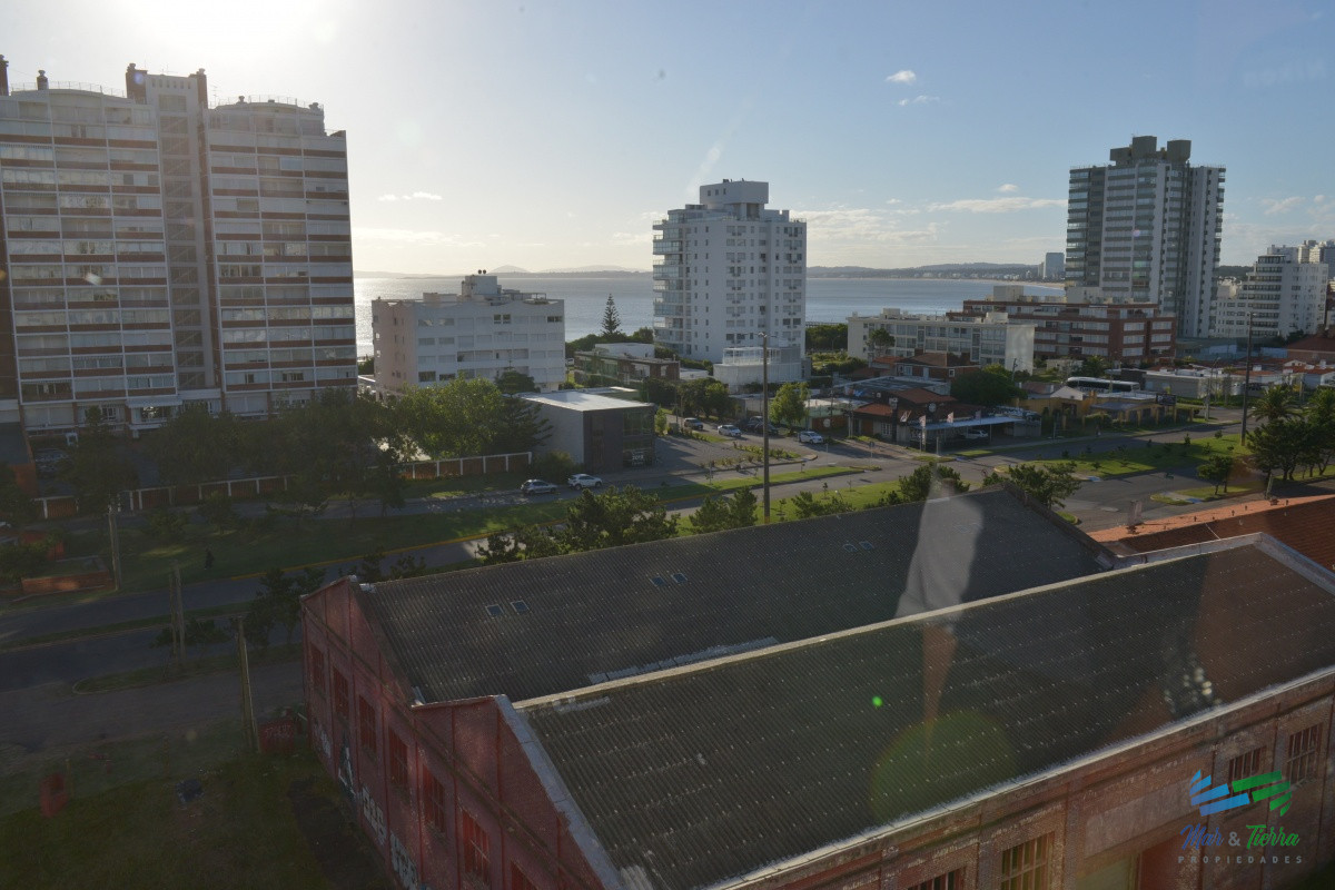 Apartamento ID.3187 -   Departamento en Punta del Este, Torre con servicios