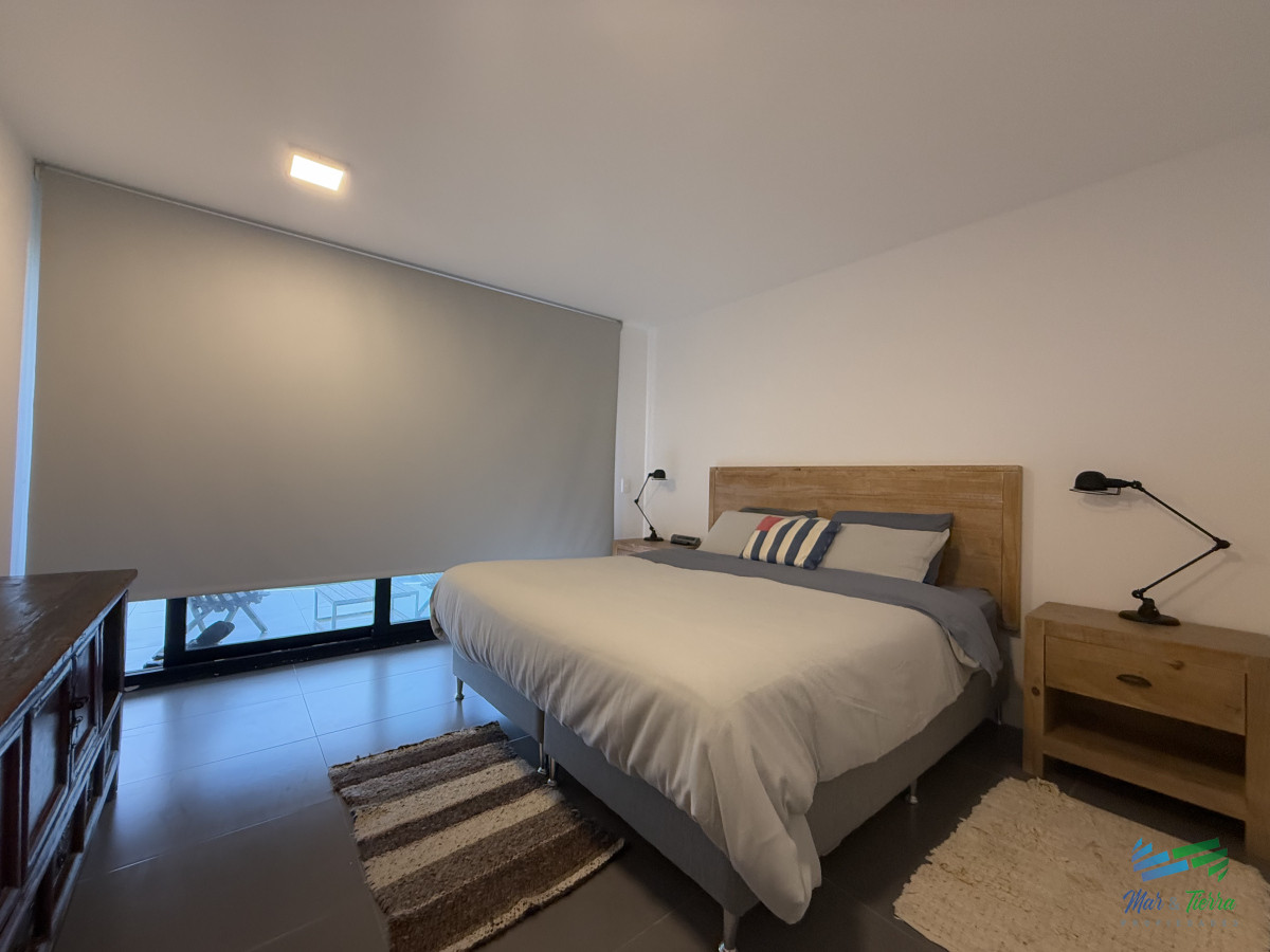 Apartamento ID.5180 - En venta apartamento 3 dormitorios en suite, primera linea, vista al mar, con servicios, Peninsula, Punta del este