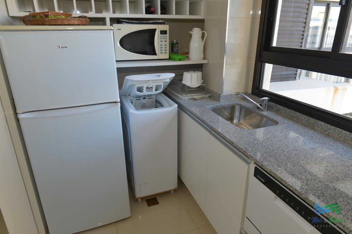 Apartamento ID.3187 -   Departamento en Punta del Este, Torre con servicios