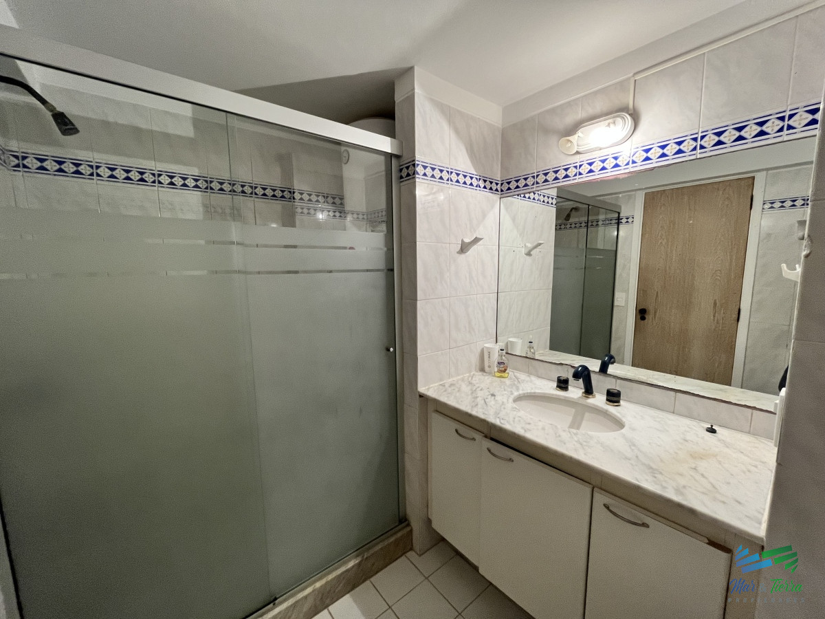 Apartamento ID.5775 - En venta apartamento 1 dormitorio y medio en Playa Mansa, complejo Lincon Center, Punta del este