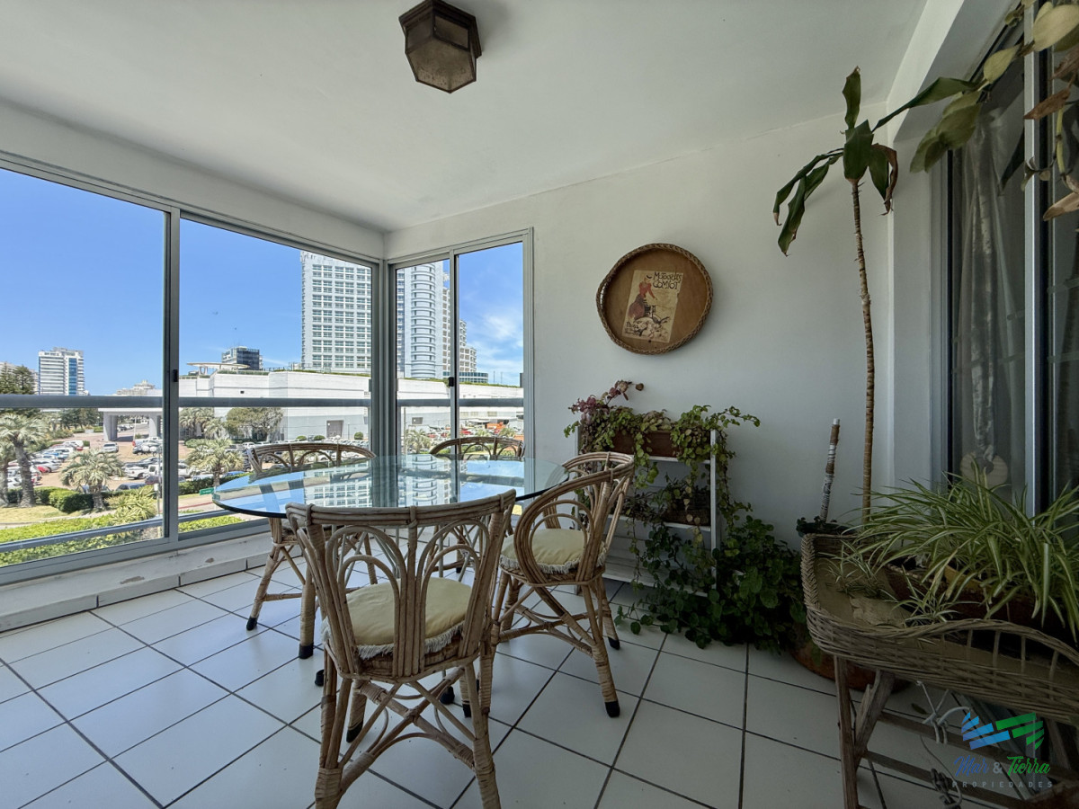 Apartamento ID.5430 - En venta apartamento 3 dormitorios en playa mansa, cerca Peninsula, Punta del Este.