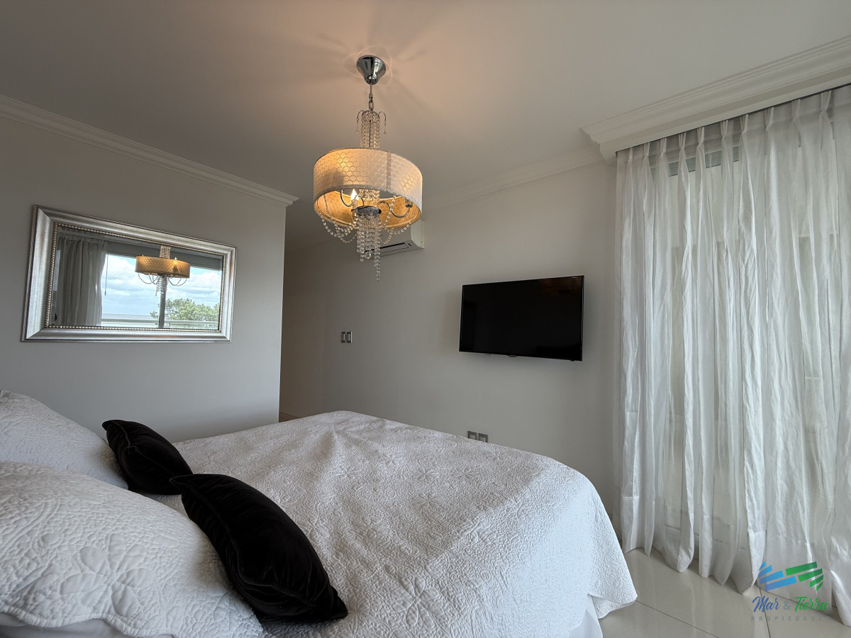 Apartamento ID.3234 - En venta, espectacular planta en primera línea sobre el mar!!!
