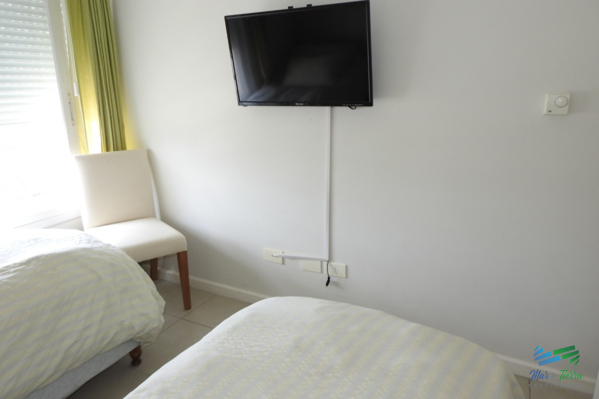 Apartamento ID.5784 - En venta apartamento 3 dormtirorios con parrillero propio, buenos servicios, playa Brava, Punta del Este