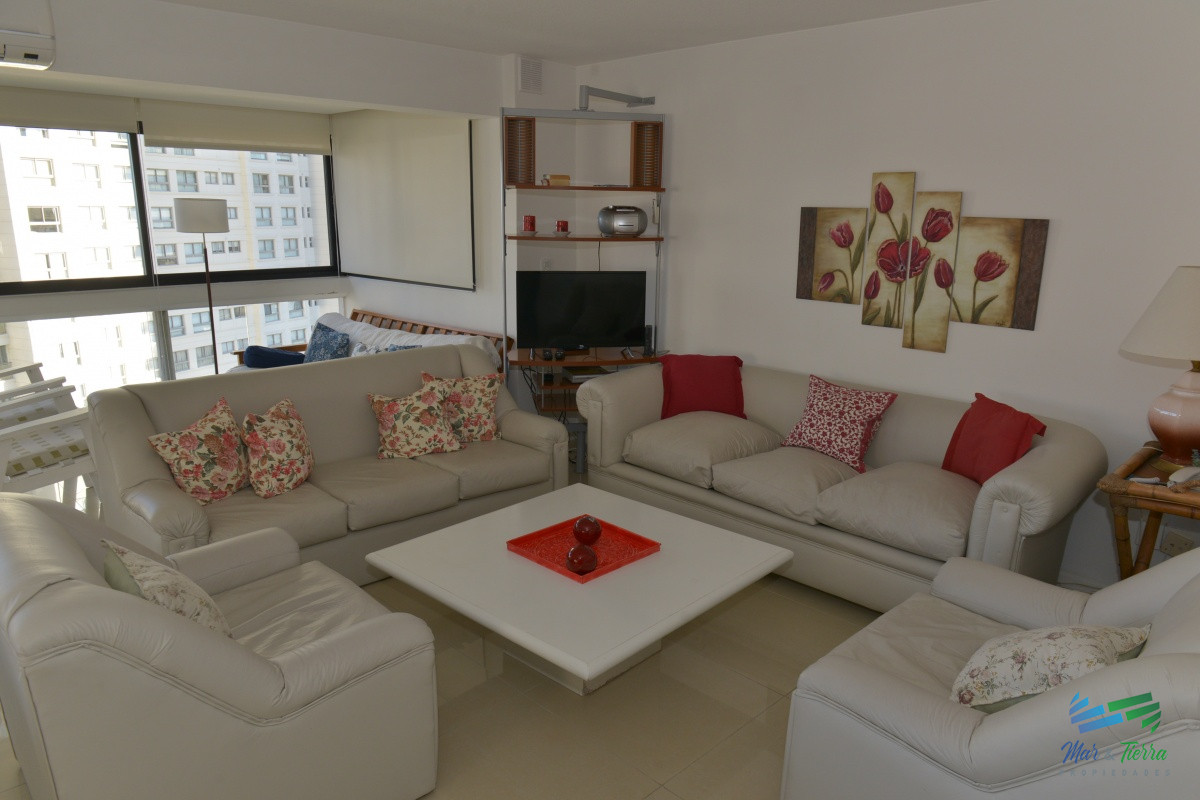 Apartamento ID.3187 -   Departamento en Punta del Este, Torre con servicios
