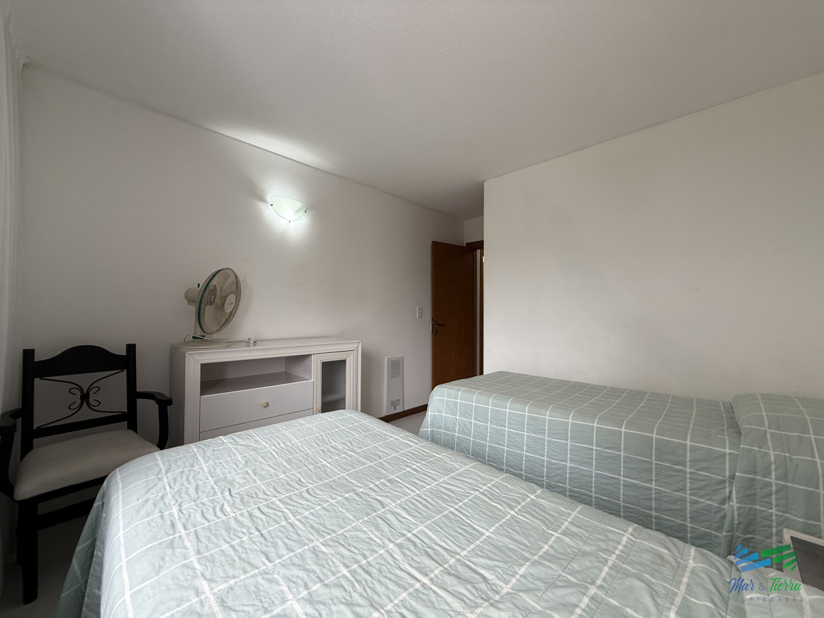 Apartamento ID.5396 - En venta apartamento 2 dormitorios con cochera, edificio con servicios en brava, Punta del Este