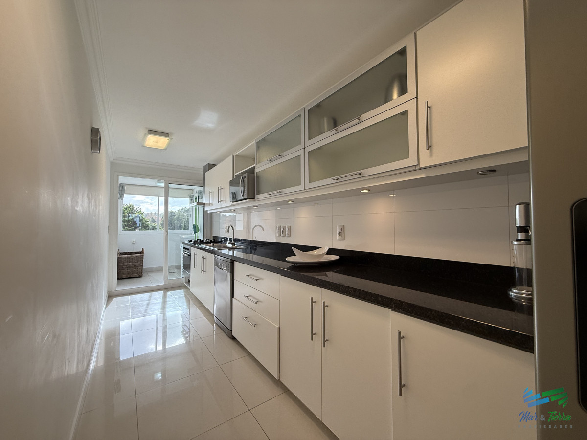 Apartamento ID.3234 - En venta, espectacular planta en primera línea sobre el mar!!!