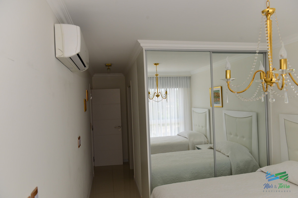 Apartamento ID.3234 - En venta, espectacular planta en primera línea sobre el mar!!!