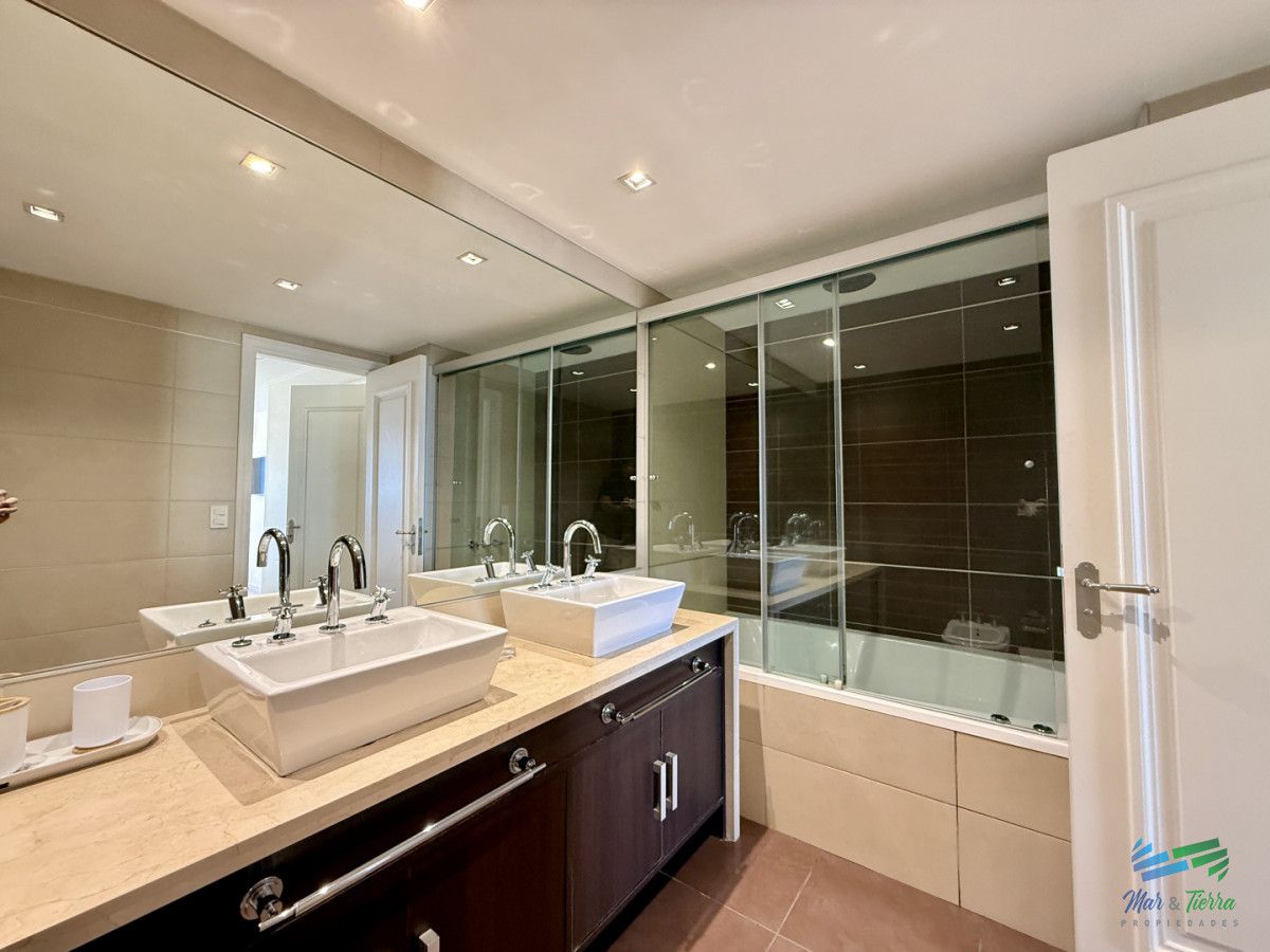 Apartamento ID.5716 - En venta apartamento 2 dormitorios en Imperiale, Playa Brava, Punta del Este