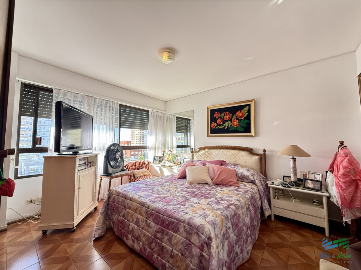 Apartamento ID.5717 - En Venta Amplio Apartamento en Torre Amalfi  Playa Mansa