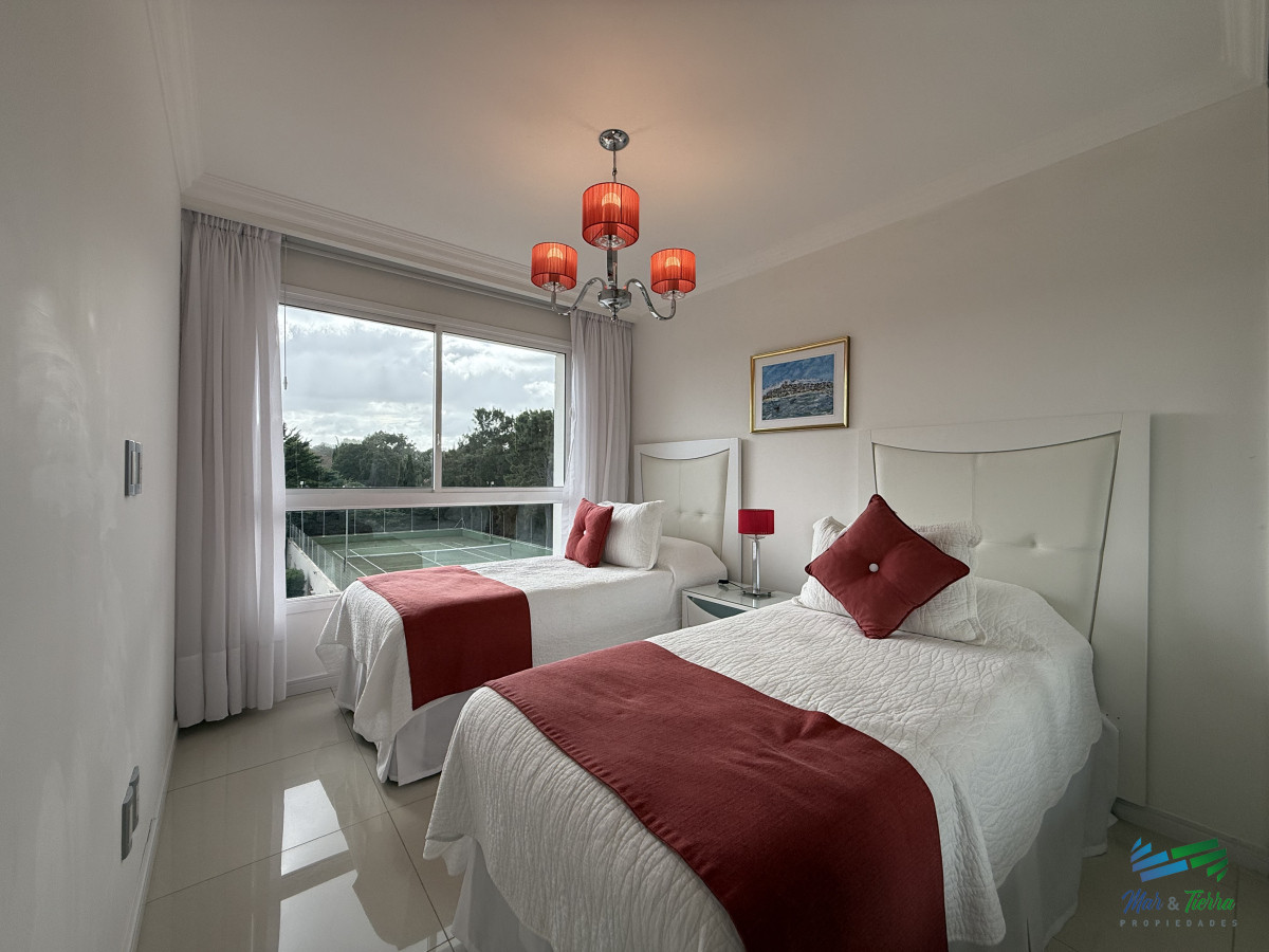 Apartamento ID.3234 - En venta, espectacular planta en primera línea sobre el mar!!!