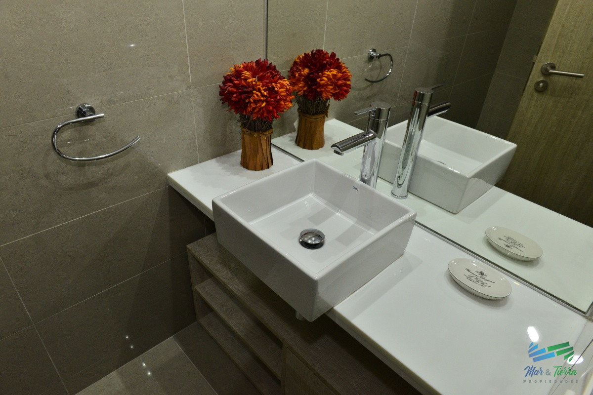 Apartamento ID.5748 - EN VENTA APARTAMENTO 2 DORMITORIOS CON EXCELENTES SERVICIOS Y VISTA AL MAR, PLAYA BRAVA, PUNTA DEL ESTE