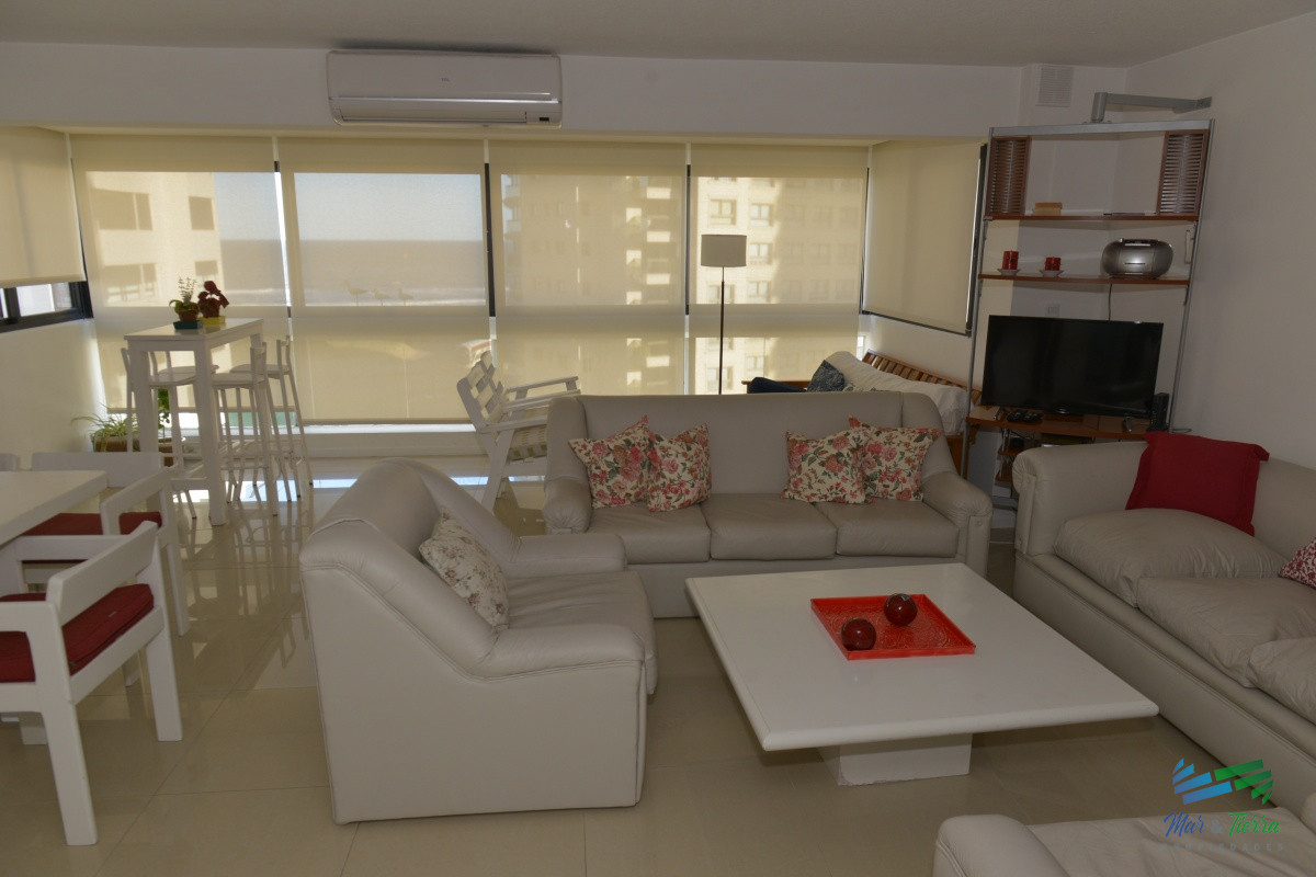 Apartamento ID.3187 -   Departamento en Punta del Este, Torre con servicios