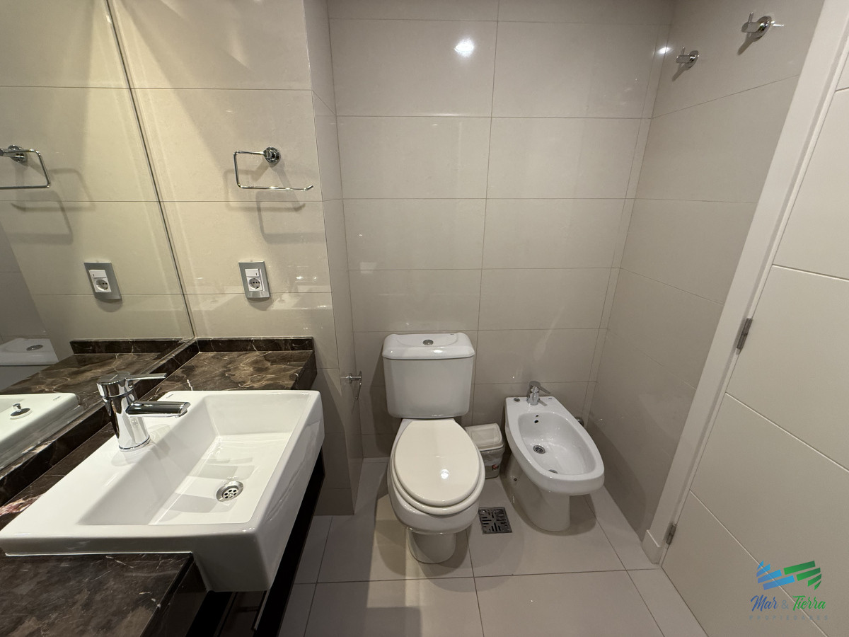 Apartamento ID.3234 - En venta, espectacular planta en primera línea sobre el mar!!!