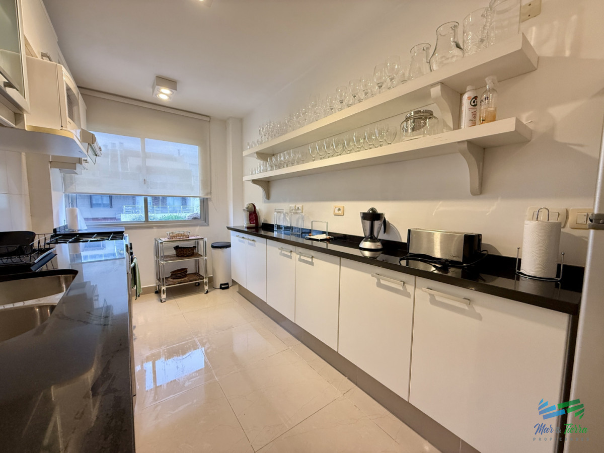 Apartamento ID.5785 - En venta apartamento 3 dormitorios en Manantiales, frente al Mar, Punta del Este.