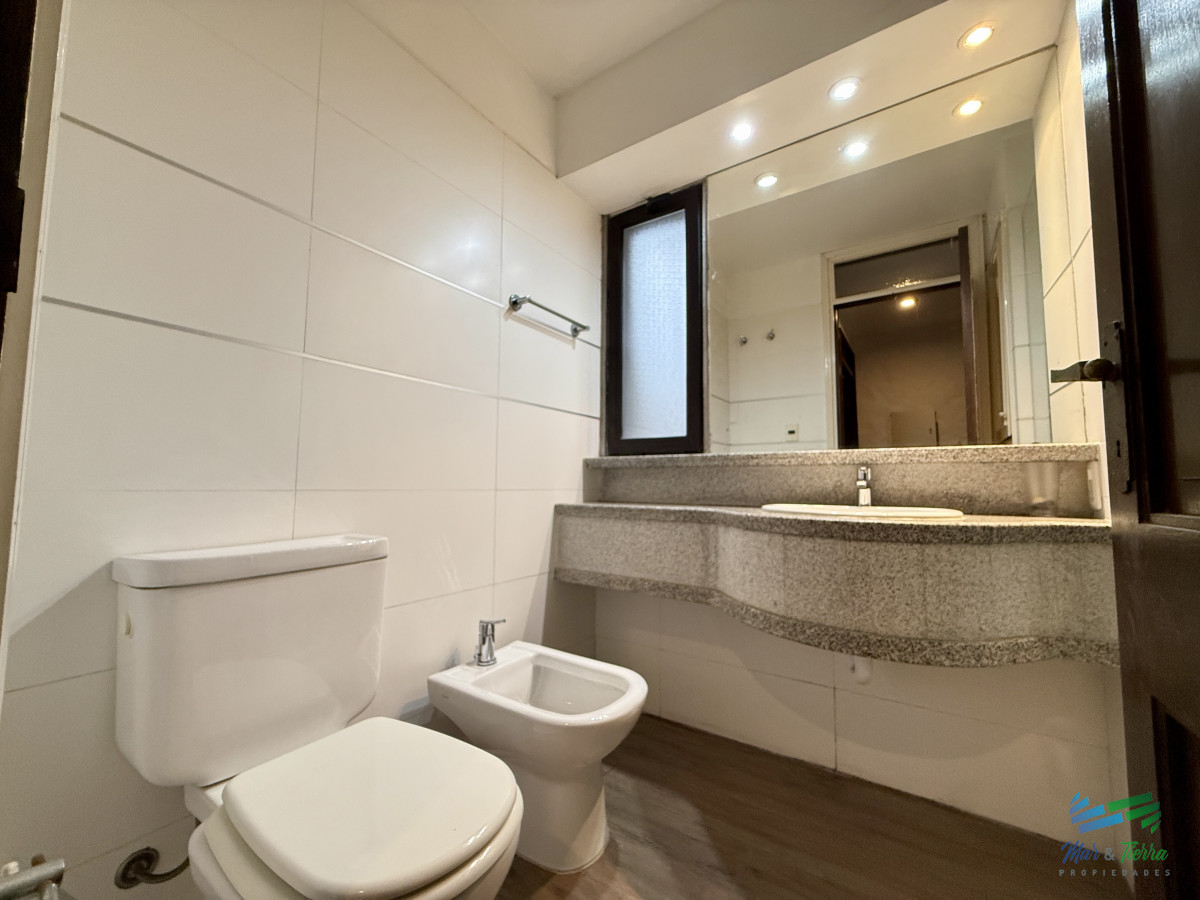 Apartamento ID.5526 - Venta apartamento 3 dormitorios frente a la brava en Peninsula, Punta del Este