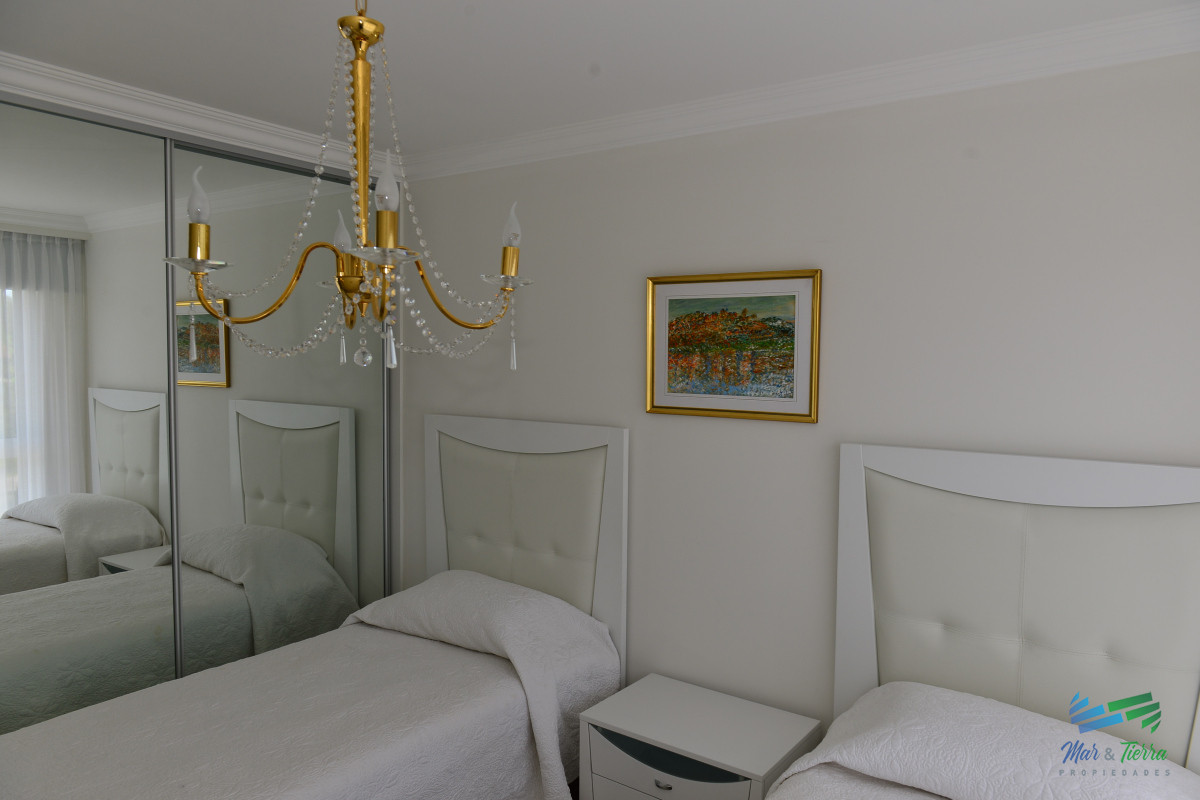 Apartamento ID.3234 - En venta, espectacular planta en primera línea sobre el mar!!!