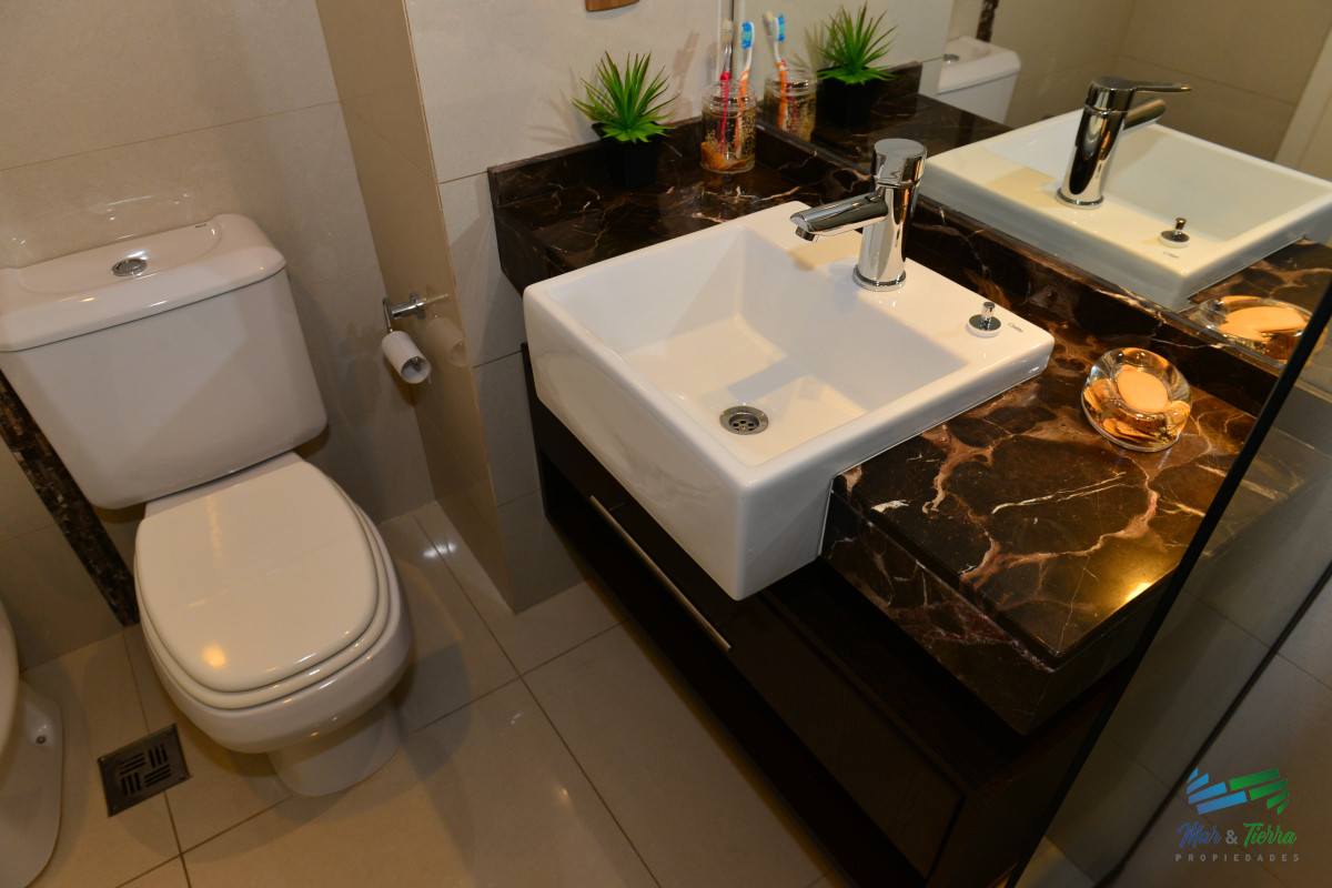 Apartamento ID.3234 - En venta, espectacular planta en primera línea sobre el mar!!!