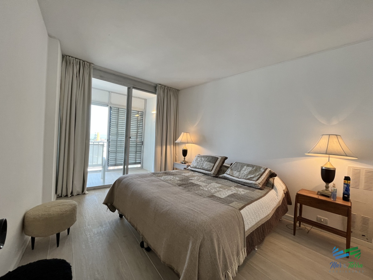 Apartamento ID.4722 - EN VENTA APARTAMENTO 2 DORMITORIOS, VISTA AL MAR, PENINSULA, PUNTA DEL ESTE