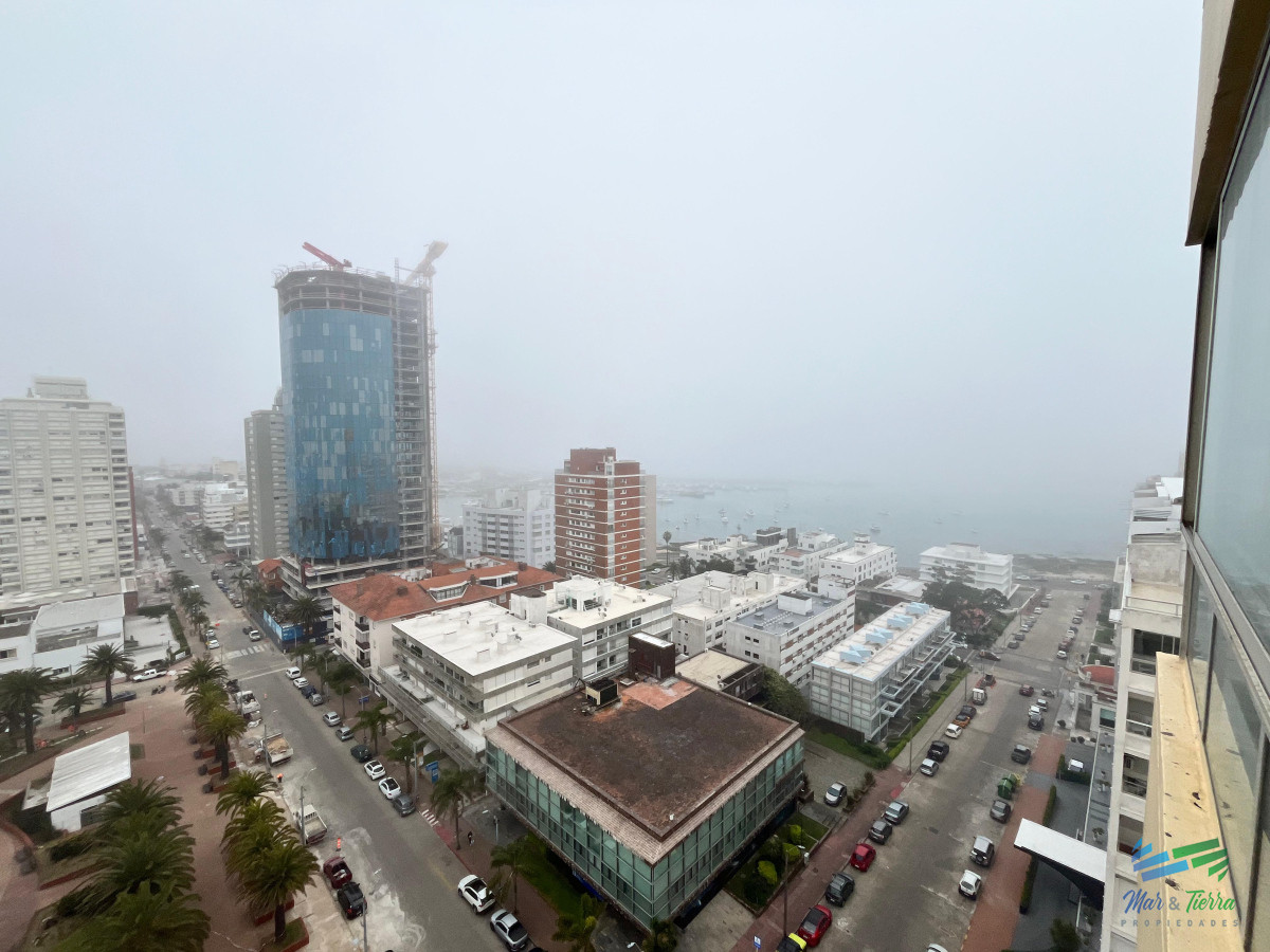 Apartamento ID.4900 - En venta apartamento 3 dormitorios en Peninsula, Punta del Este