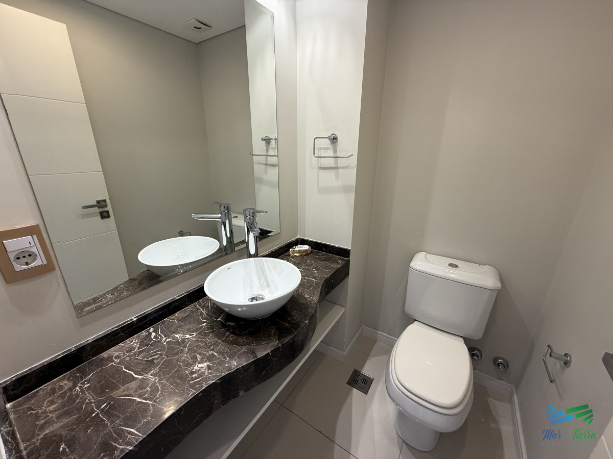 Apartamento ID.3234 - En venta, espectacular planta en primera línea sobre el mar!!!
