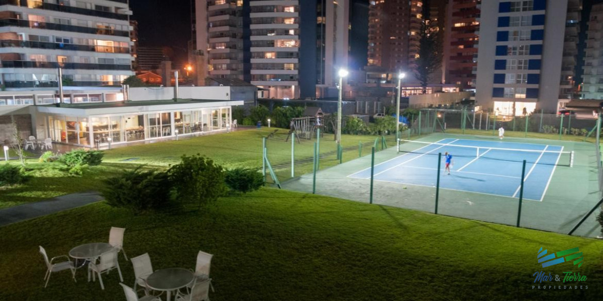 Apartamento ID.5784 - En venta apartamento 3 dormtirorios con parrillero propio, buenos servicios, playa Brava, Punta del Este