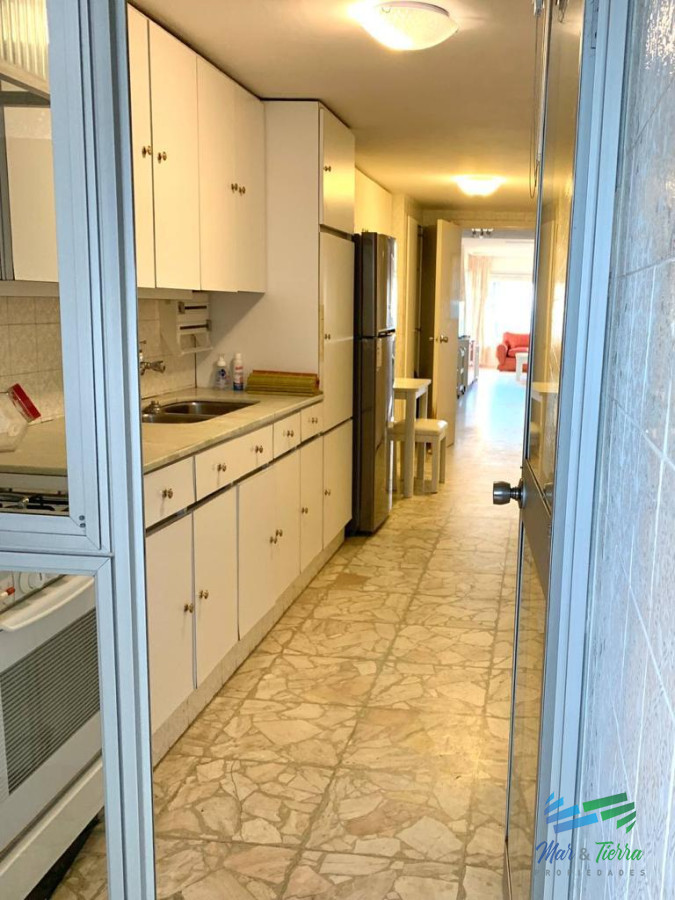 Apartamento ID.5130 - En venta apartamento 2 dormitorios, 2 baños, con servicios frente al mar, playa Mansa, Punta del Este