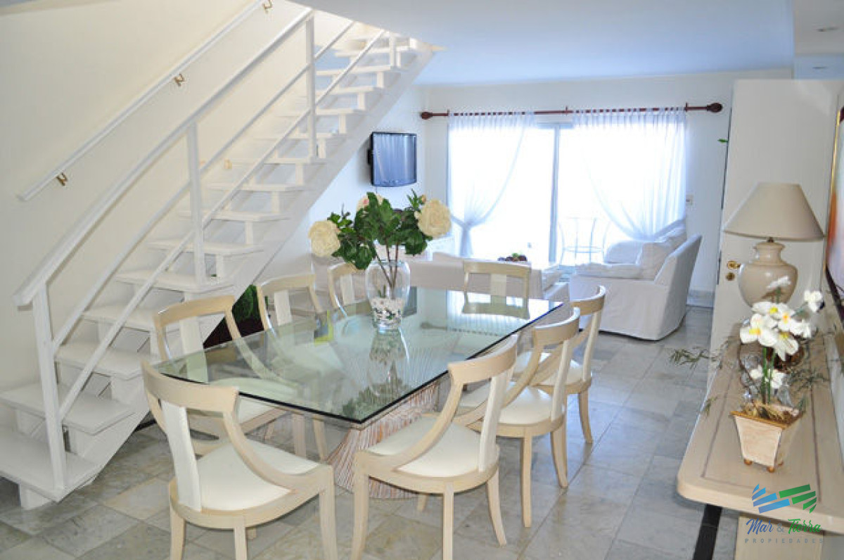 Apartamento ID.5142 - En venta apartamento 3 dormitorios y 3 baños en brava 
