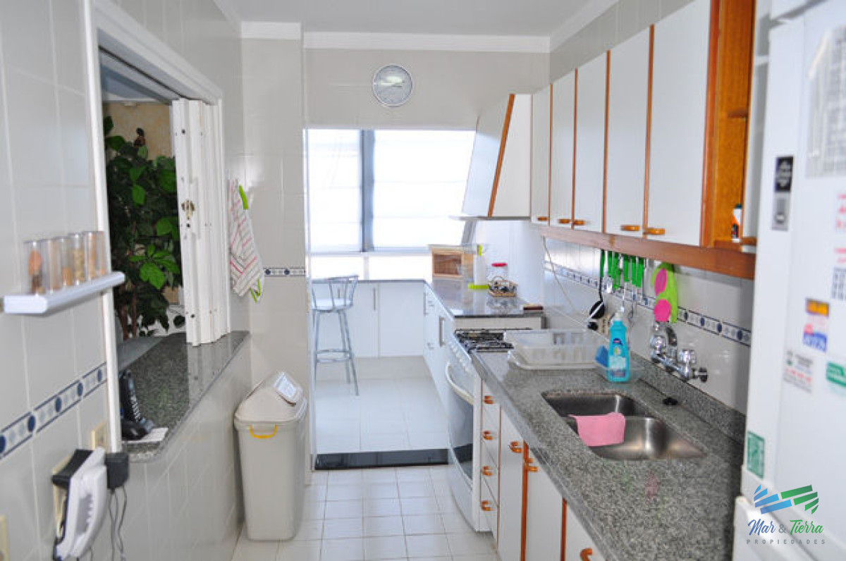 Apartamento ID.5142 - En venta apartamento 3 dormitorios y 3 baños en brava 