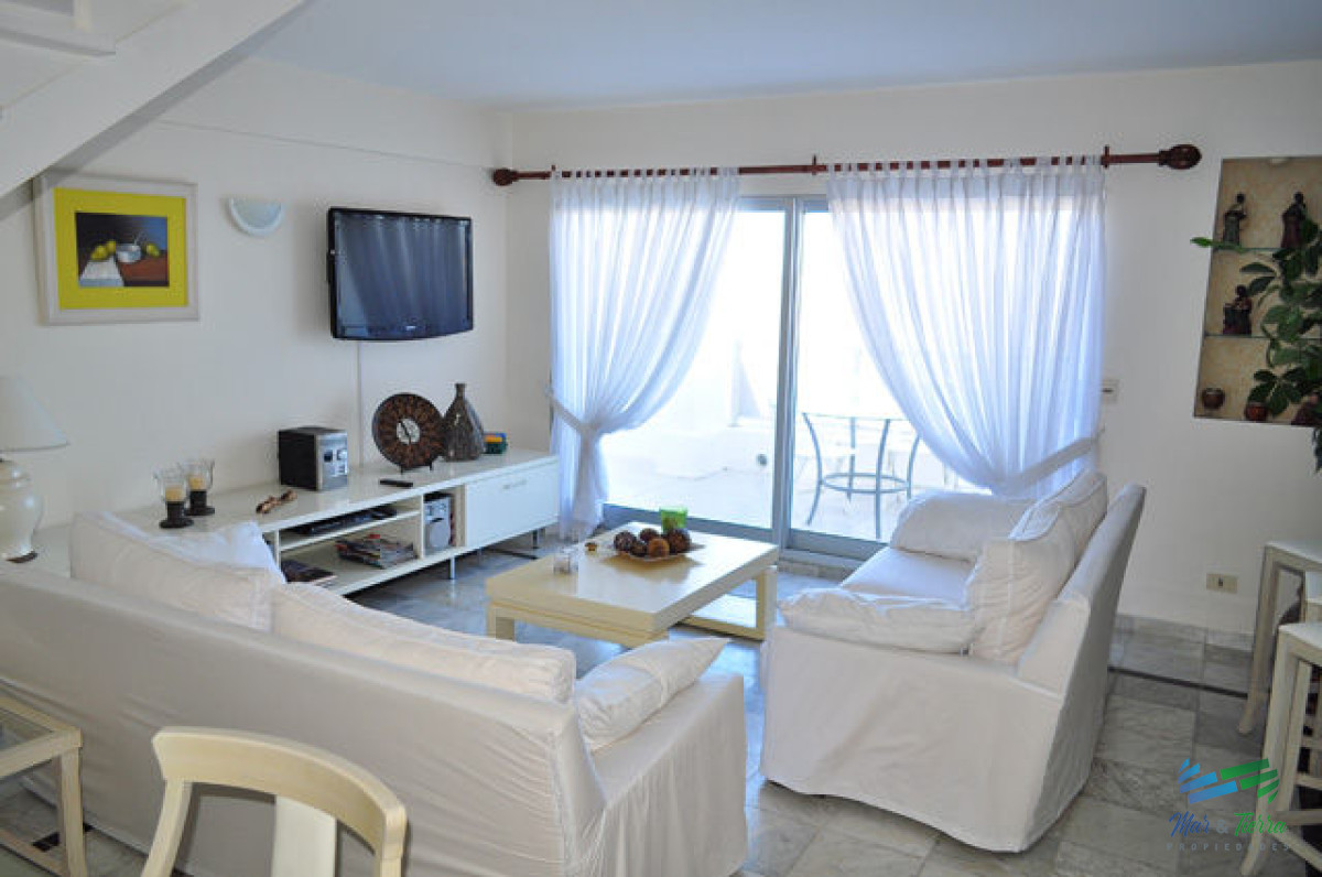 Apartamento ID.5142 - En venta apartamento 3 dormitorios y 3 baños en brava 