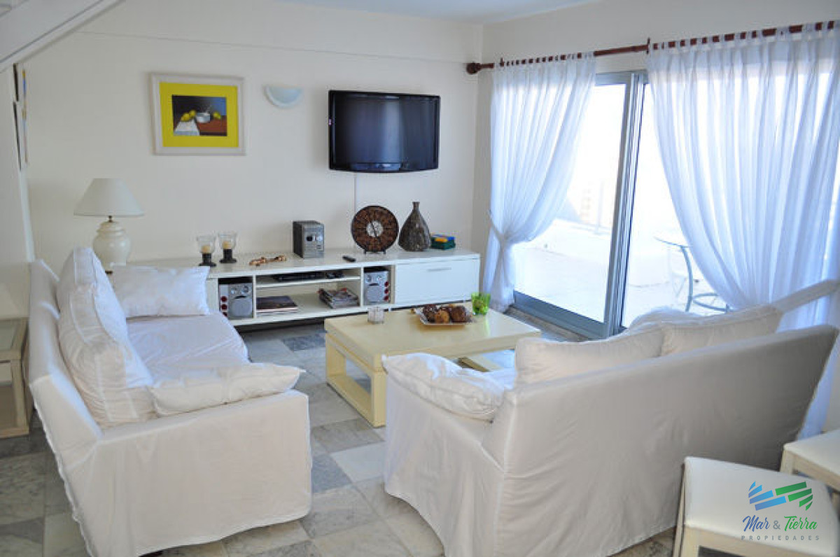 Apartamento ID.5142 - En venta apartamento 3 dormitorios y 3 baños en brava 