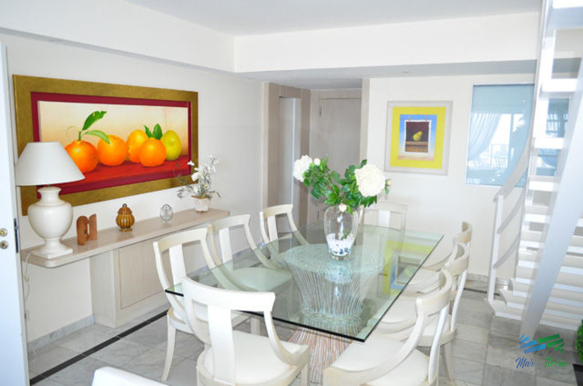 Apartamento ID.5142 - En venta apartamento 3 dormitorios y 3 baños en brava 