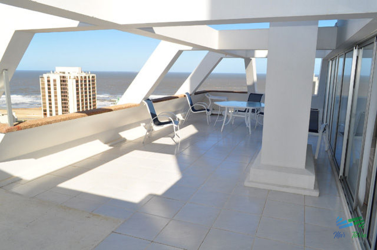 Apartamento ID.5142 - En venta apartamento 3 dormitorios y 3 baños en brava 